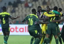 Nii rekk laane koye déffé nii mou yombée ! Biteu beuneu- biteu beuneu- biteu beuneu !