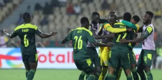 Nii rekk laane koye déffé nii mou yombée ! Biteu beuneu- biteu beuneu- biteu beuneu !